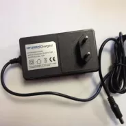 Chargeur de batterie 50Hz-60Hz 17V 0.8Ah HYUNDAI