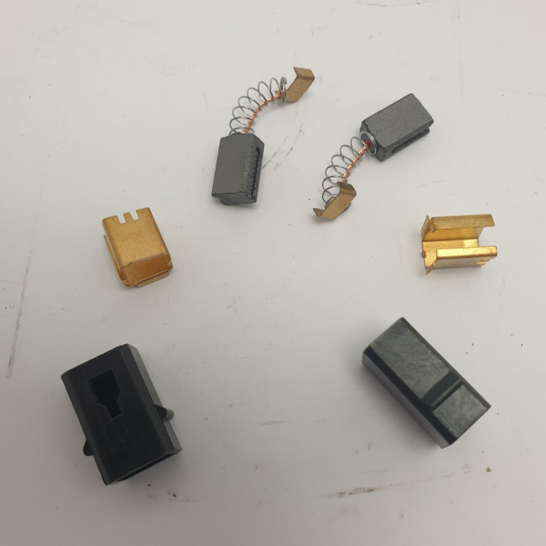 Jeu de charbons 7.8mm 16mm RACING