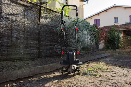 Motobineuse électrique 800 W 36 cm - Efficacité et Confort pour Petits Jardins